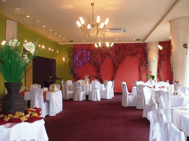 Gabriela Huebner PHU "Night Club 2000"