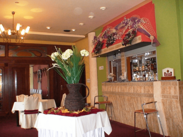 Gabriela Huebner PHU "Night Club 2000"