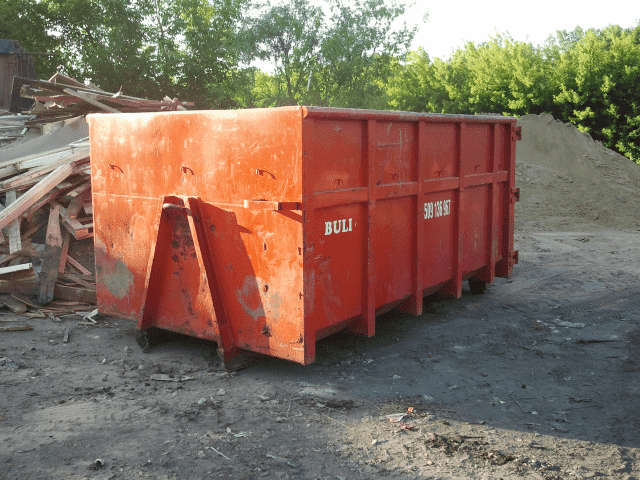 Buli. Wywóz odpadów budowlanych. Sławomir Pasek
