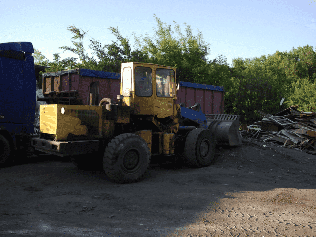 Buli. Wywóz odpadów budowlanych. Sławomir Pasek