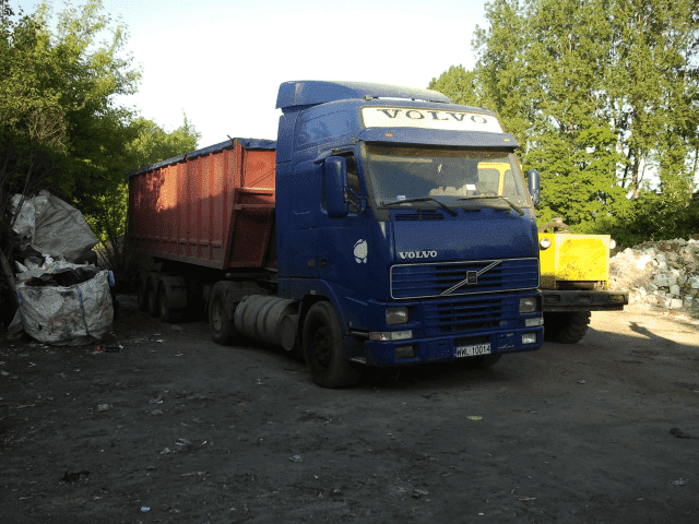 Buli. Wywóz odpadów budowlanych. Sławomir Pasek