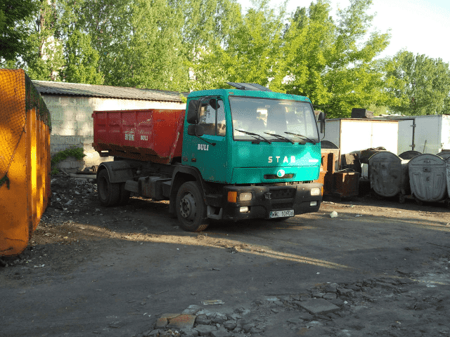 Buli. Wywóz odpadów budowlanych. Sławomir Pasek