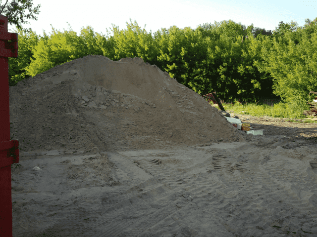 Buli. Wywóz odpadów budowlanych. Sławomir Pasek