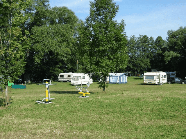 Pole namiotowe ;Bartek'Kulik Andrzej. Agroturystyka. Pole namiotowe. Pokoje.