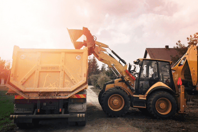 Usługi Koparko -ładowarką.  Roboty Ziemne "Zygbud" mgr inż. Zygmunt Juchniewicz