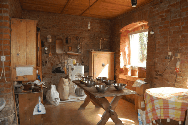 DOM PACHNĄCY CHLEBEM