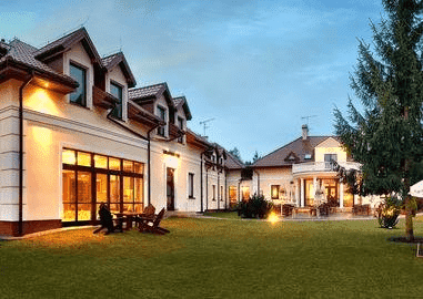 Dwór Konstancin ***