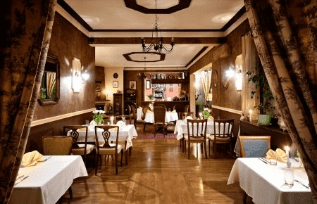 Dwór Konstancin ***