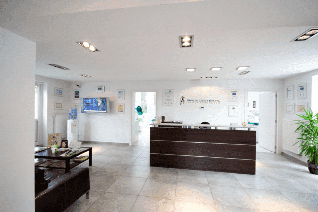 SMILE CENTER - Centrum Stomatologii i Implantologii