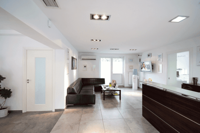 SMILE CENTER - Centrum Stomatologii i Implantologii