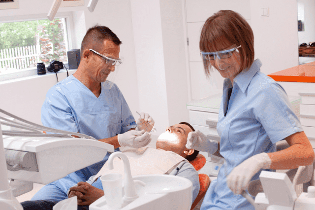 SMILE CENTER - Centrum Stomatologii i Implantologii