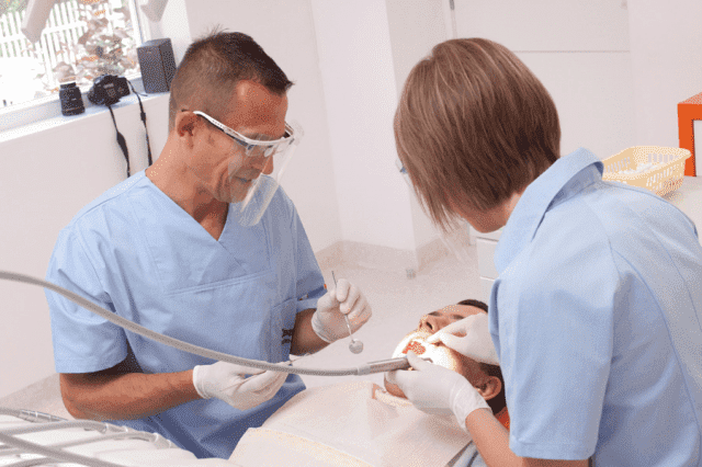 SMILE CENTER - Centrum Stomatologii i Implantologii