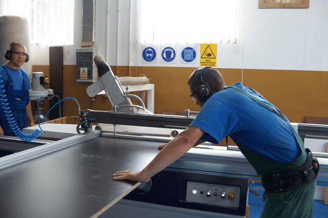 Demi Co. Producent mebli do restauracji, hoteli i foodcourtów