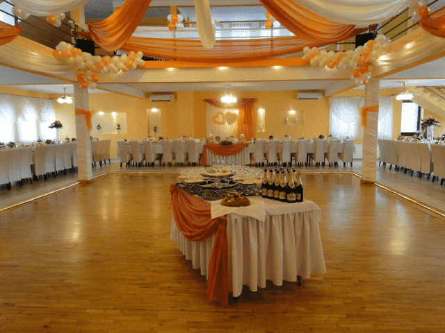 Dom Weselny  " Na Skarpie"